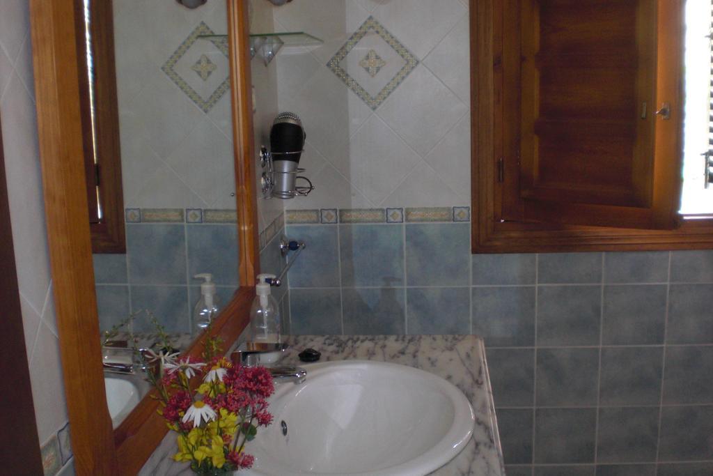 El Emigrante Villa El Chorro Værelse billede